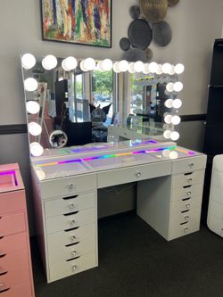 White Vanity Set w/ Bluetooth 🔊🔊