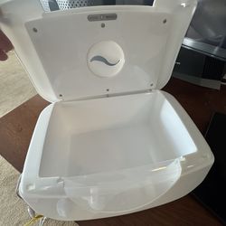 Baby wipe warmer “munchkin” brand