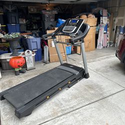 NordicTrack c800 2.75 chp Treadmill