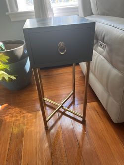 Side Table Great Condition