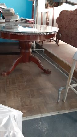 Claws leg table with glass top