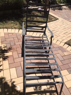 2 patio metal reclining chairl