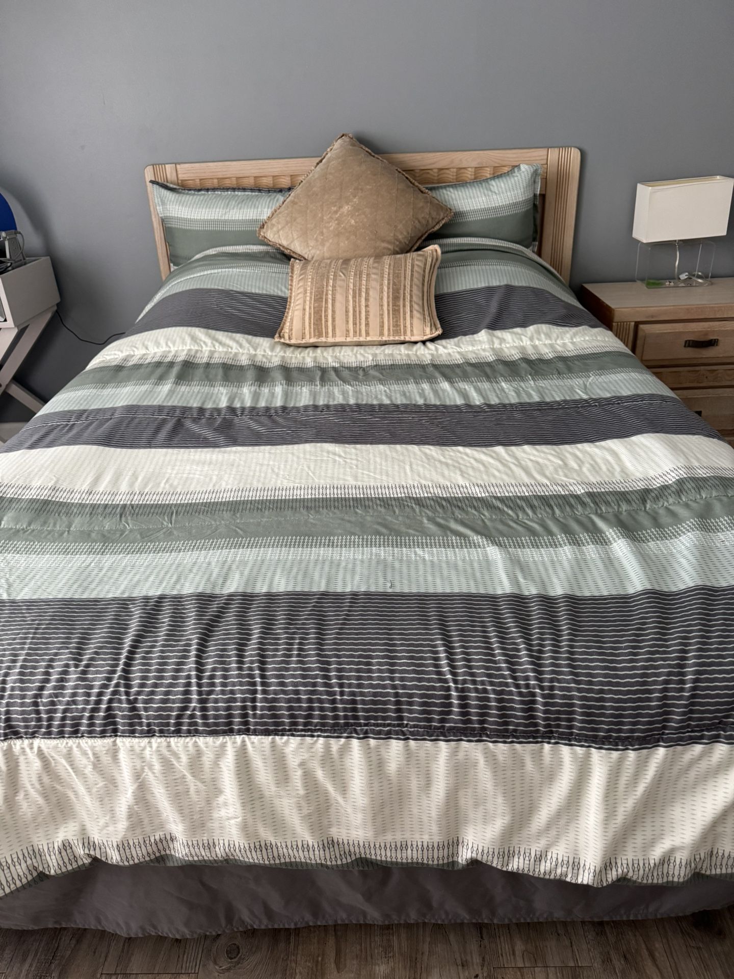 Queen Size Bedroom Set
