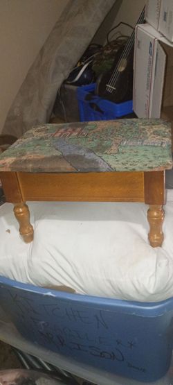 Tiny bench seat w/ storage
