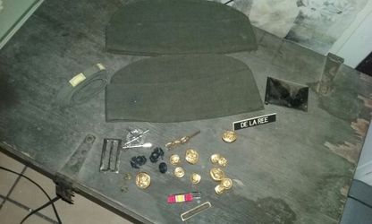 Us military pins & hats