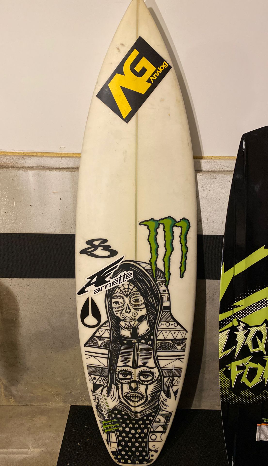 Steve Boysen surf board ( Monster Energy)