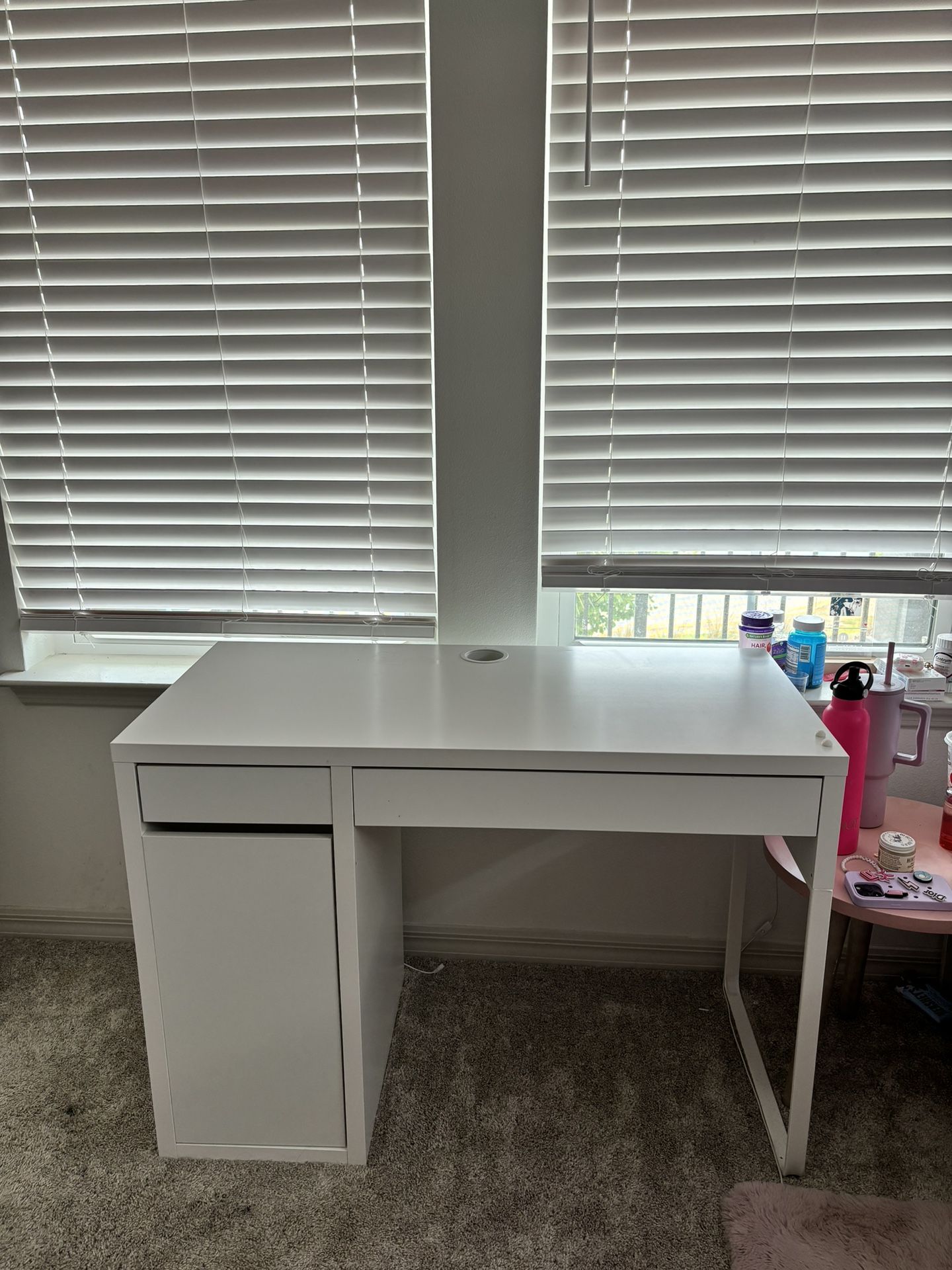 White Desk 