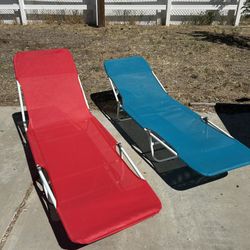 beach lounge chairs 