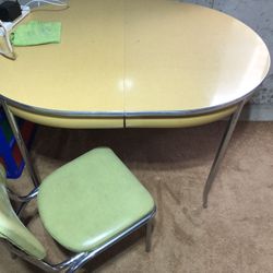 Vintage 1960 table and chair