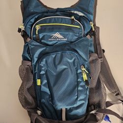 High Sierra HydraHike 20-Liter Hydration Backpack