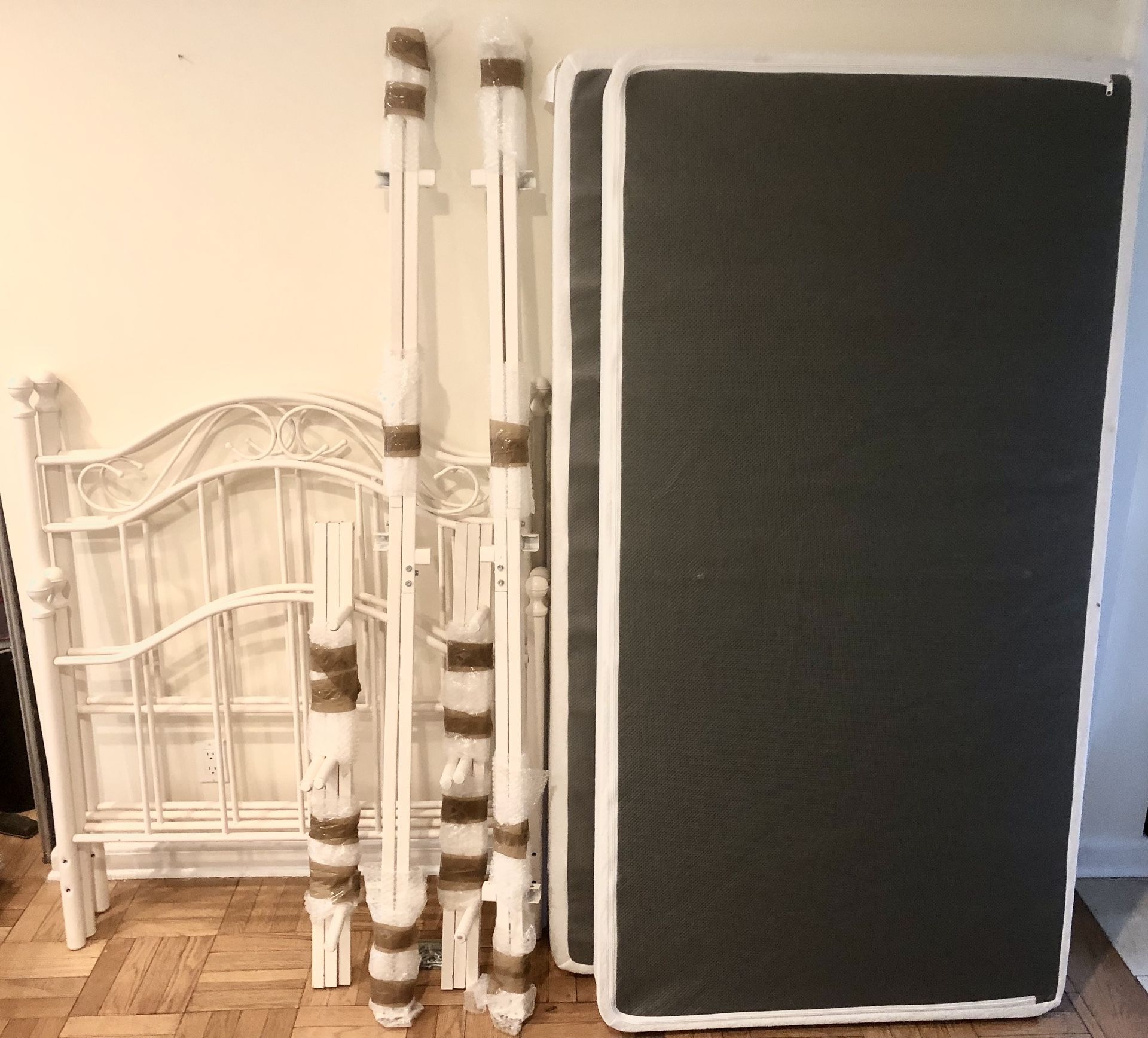 twin bed + metal box(*2)