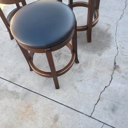 Tres Bancos En Buenas Condiciones