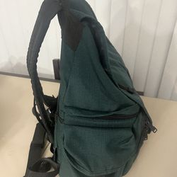 Tamrac 752 Green Photographer's Camera Backpack w/Modular Insert System. Large bag. Used in good condition and all clips fully functional. This bag is