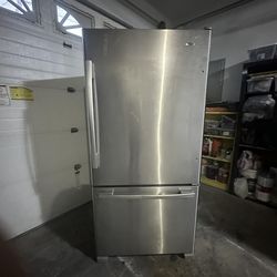 22 cubes Amana stainless steel fridge 2015)