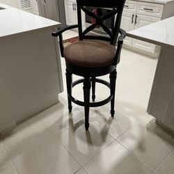 3 Delicious Attractive Bar Stools Like New