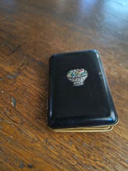Art Deco Compact