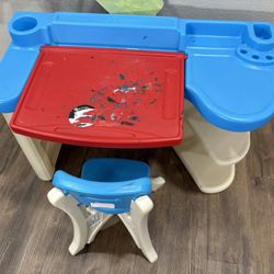 FREE Toddler Art Desk