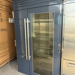 NEW True Residential 48 inch side by side refrigerator/freezer - Glass Juniper Chrome