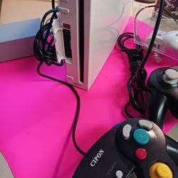 Mint Condition Glossy GameCube Backwards Compatible Nintendo Wii 2x GameCube Controllers 2X Wii Remotes Plus Knuckles And 10 Games Good Price! Look :-