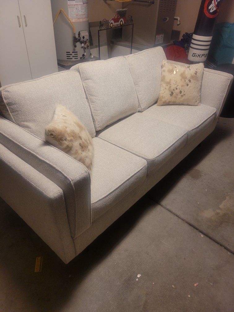 sofa super clean cream color