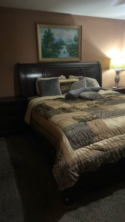 King  bedroom set Dressers included