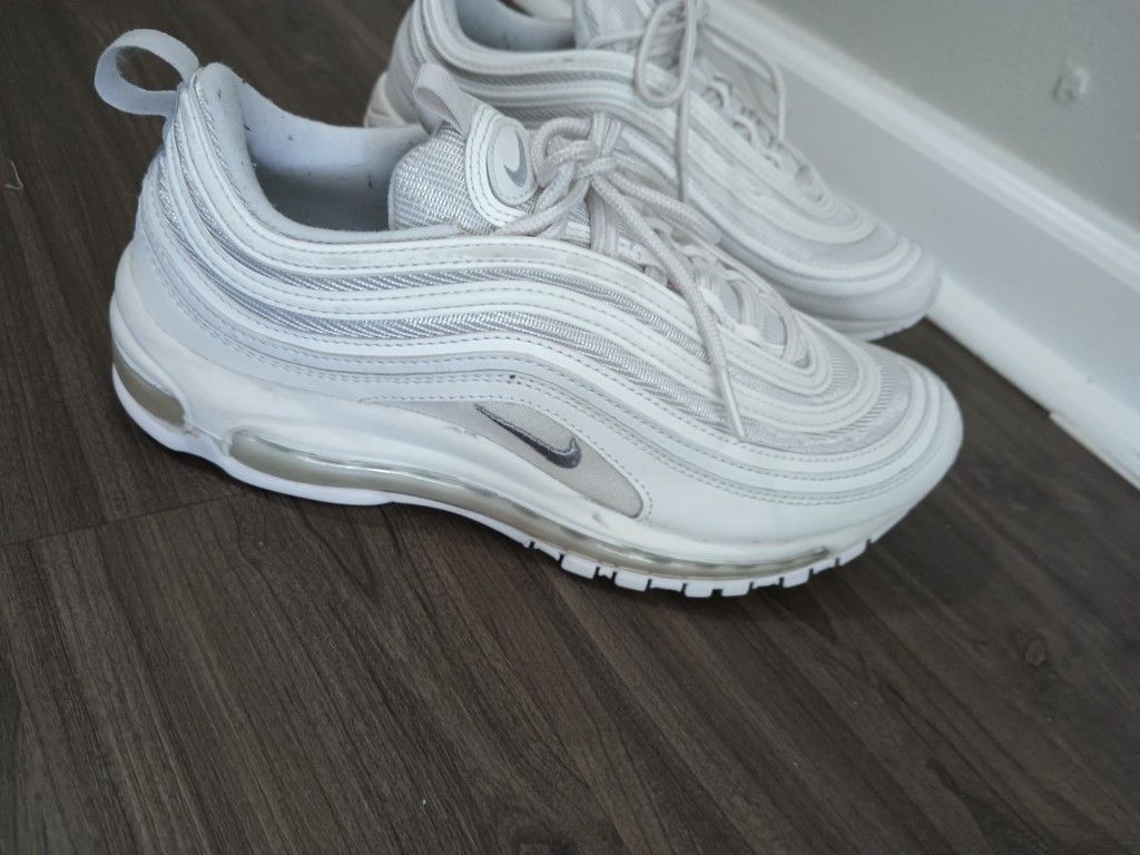 White Nike Shoes Size 9
