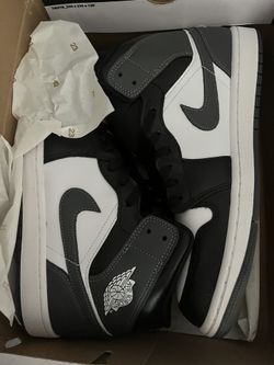 Air Jordan’s 1 Mid