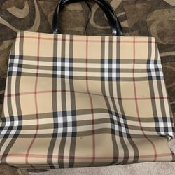 Burberry purse