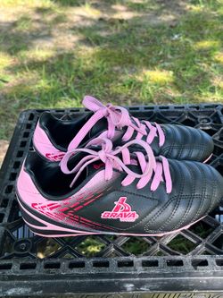 Brava Youth Soccer Cleats  size 8