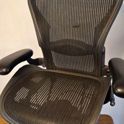 Herman Miller Aeron Size B - Fully Loaded