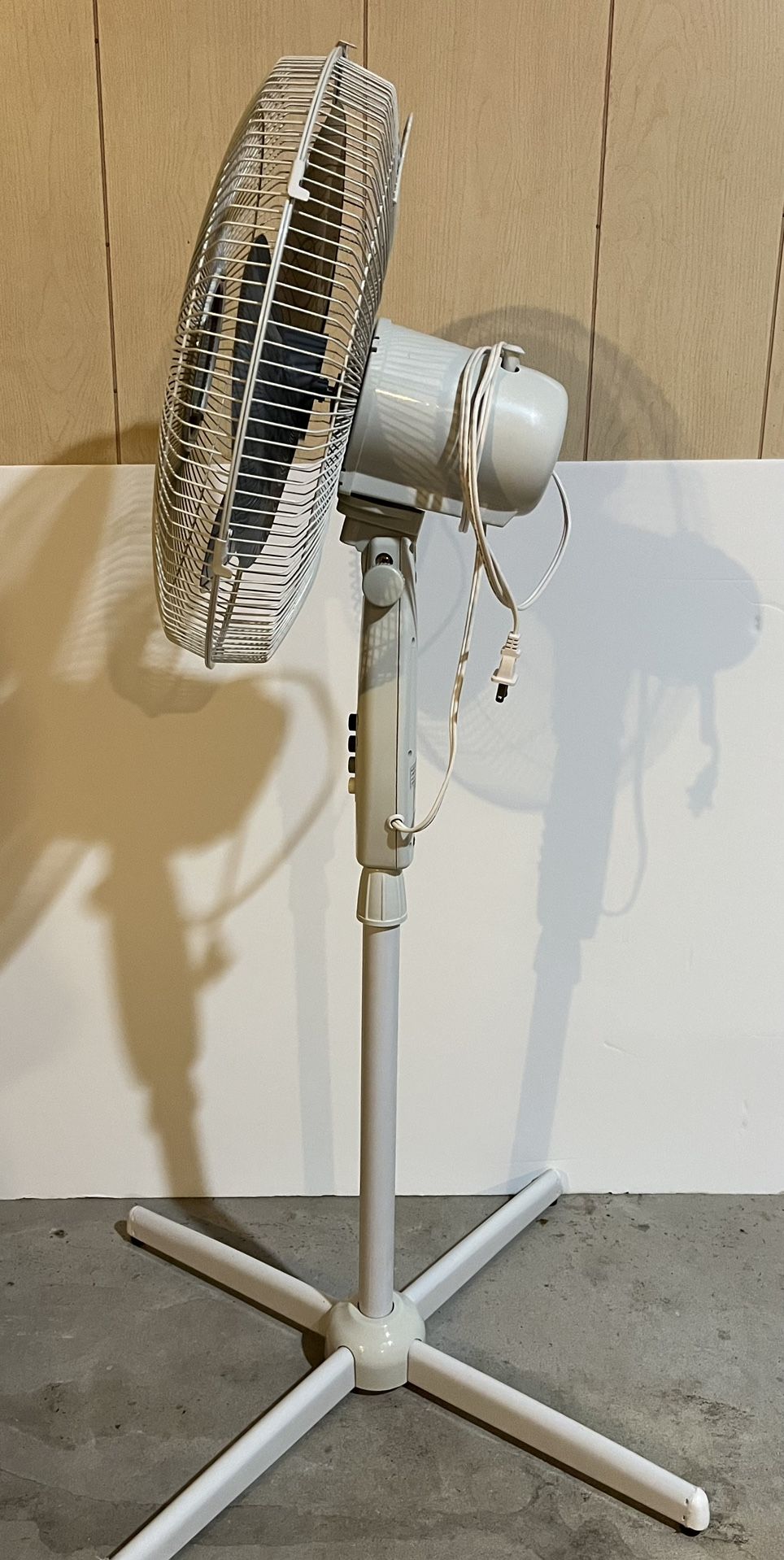 Lake Breeze 16 inch Oscillating Fan