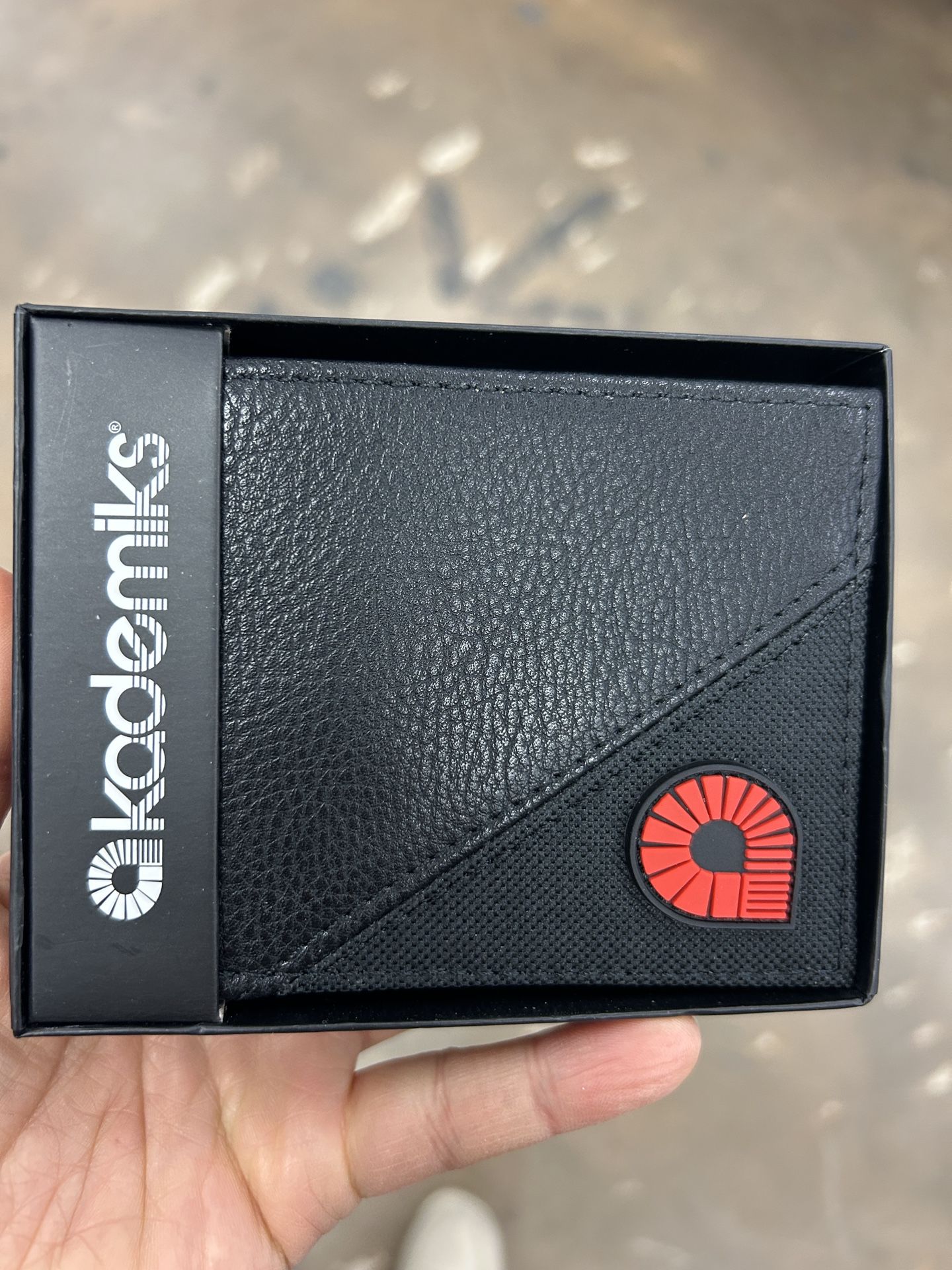 NWT men’s wallet