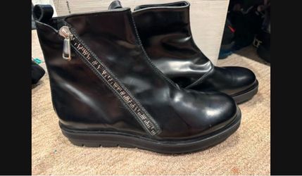 Men’s boots size 10