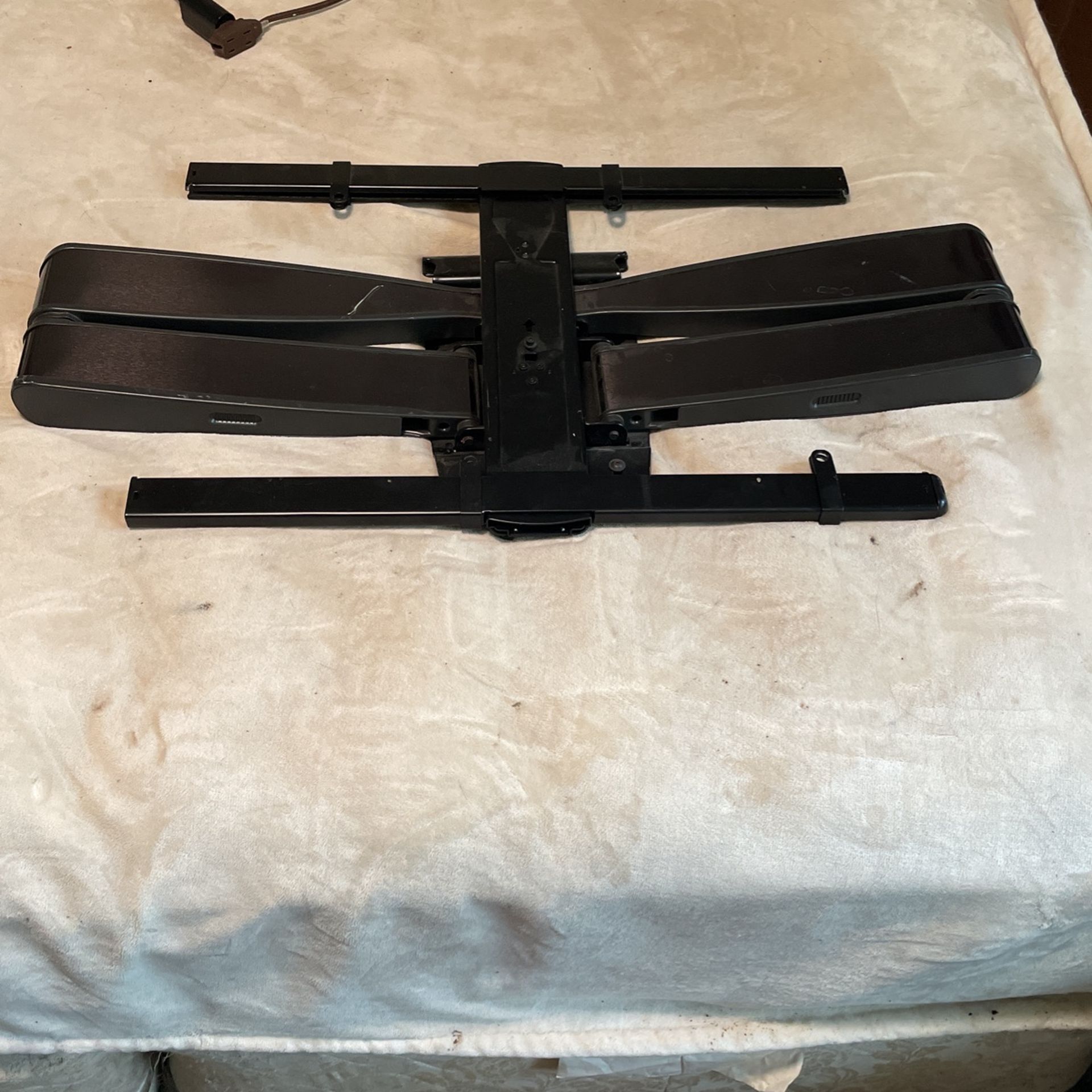 Tv Swivel Wall Mount For 55” To 75” TVs