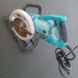 Makita Hypoid Drive Circular Saw.  5477NB Vgood Condition. Blade is Garbage. Other Tools. For Pick Up Fremont Seattle. No Low Ball https://offerup.com
