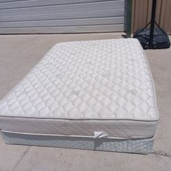 Queen Mattress And Box Spring 