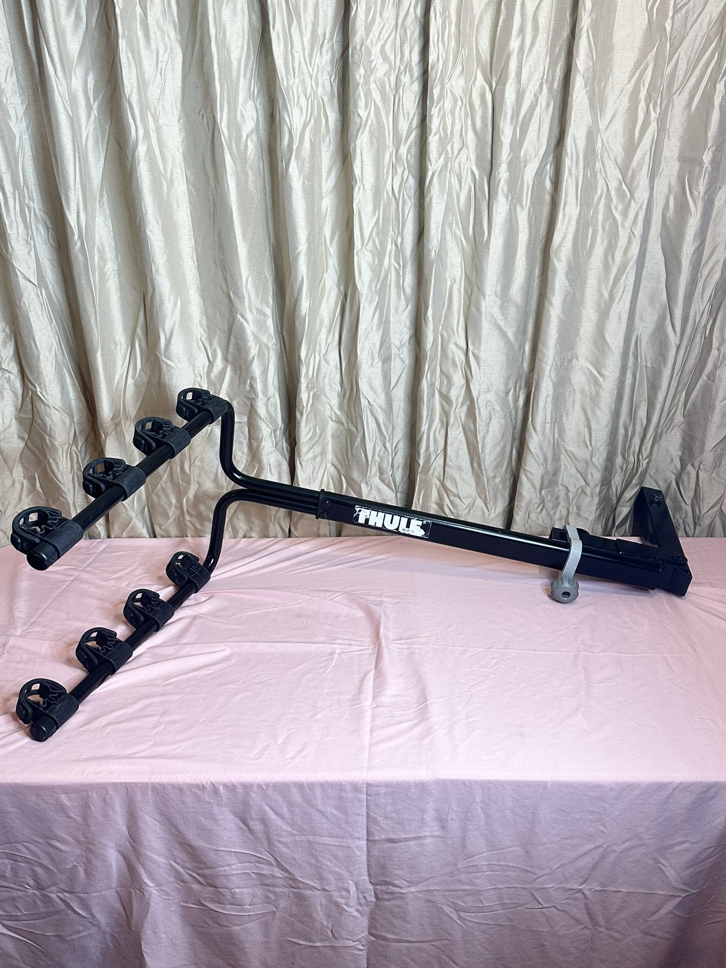 Thule Hitch Mounted 4 Bike Rack Bicycle Racks Adjustable Height And Tilt Angle Accessability