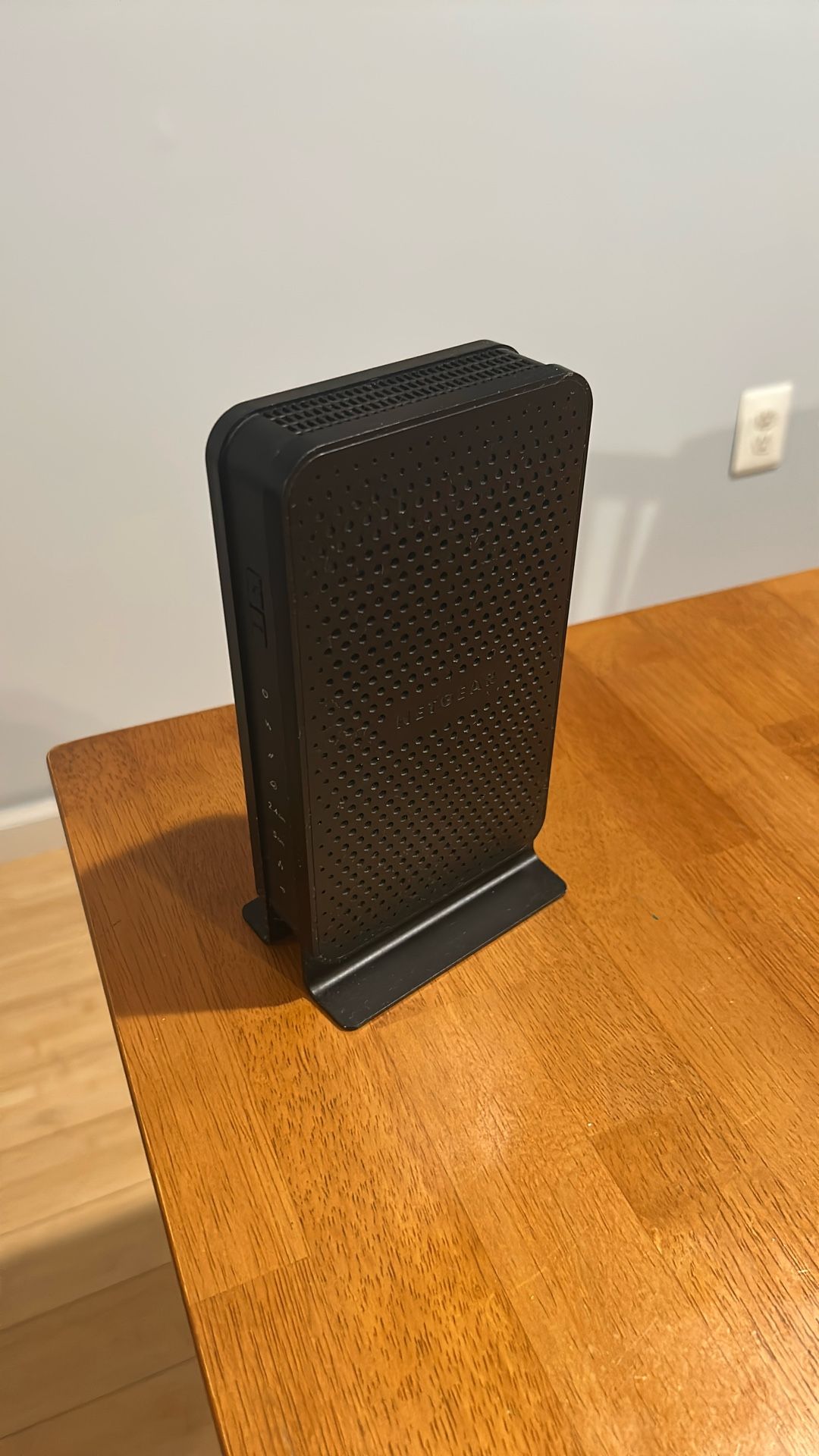 NETGEAR N600 WiFi Cable Modem Router 