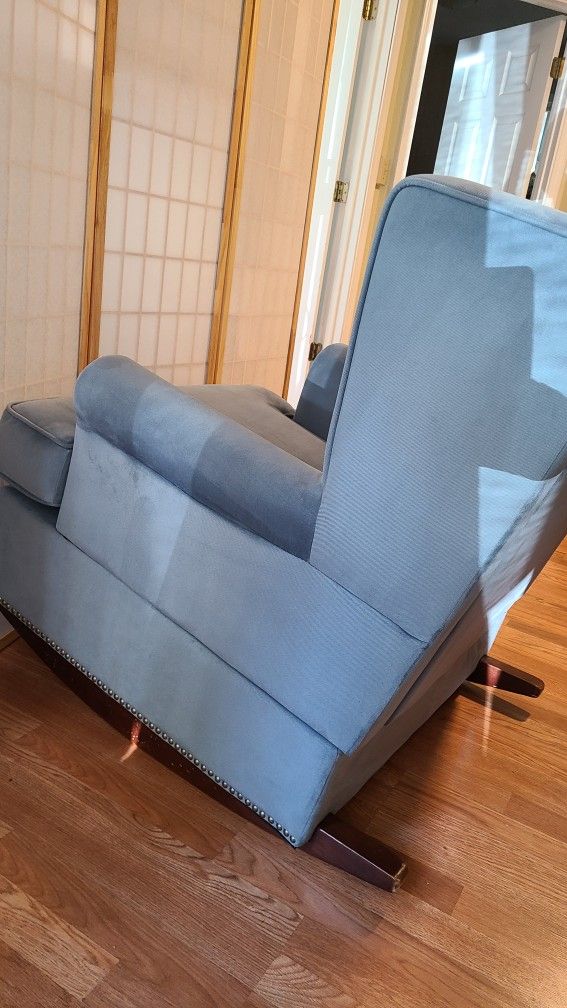 PENDING! Rocking Chair