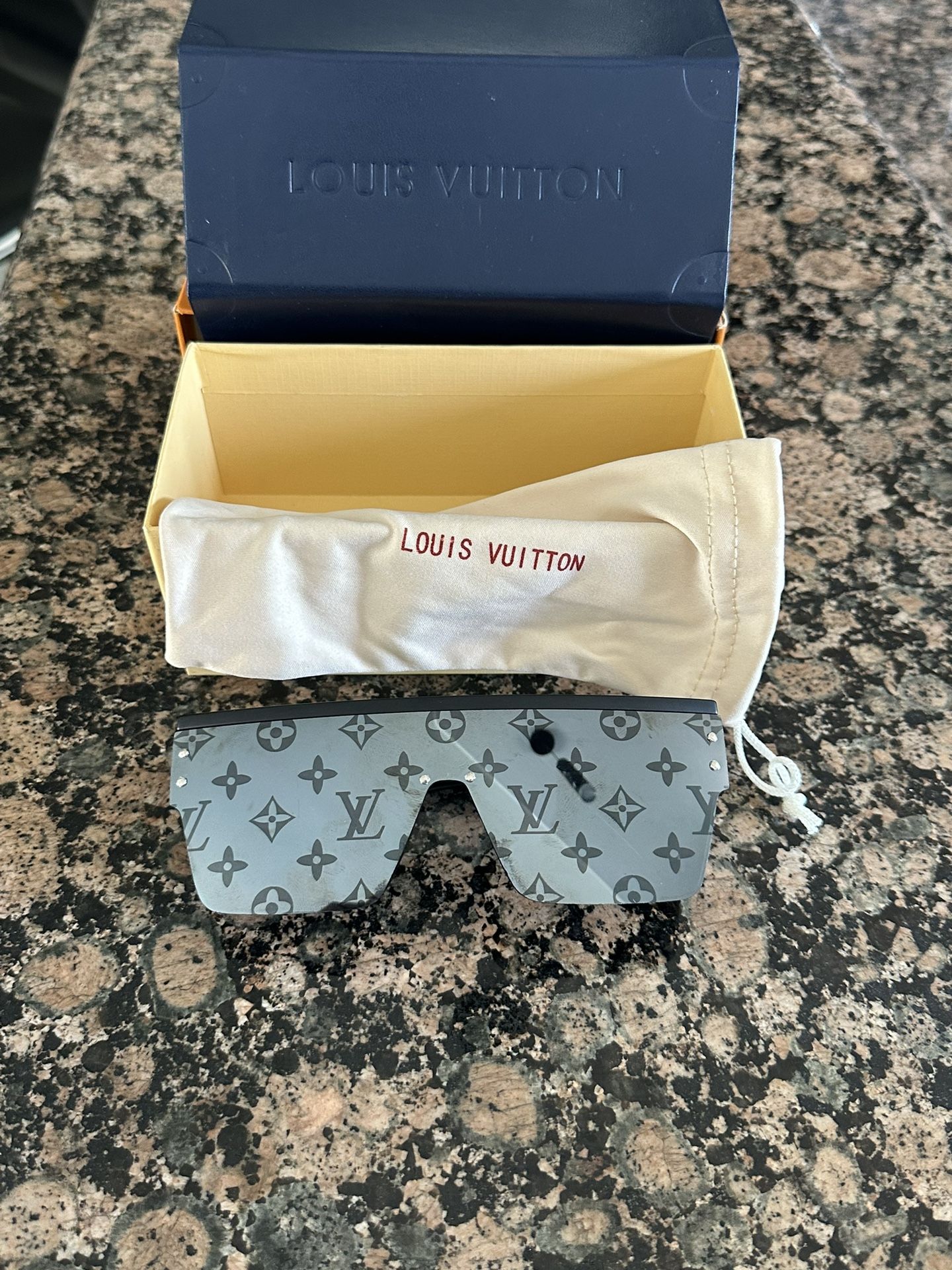 LV Waimea L Sunglasses
