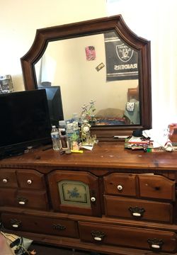 Dresser solid wood with mirror 90$