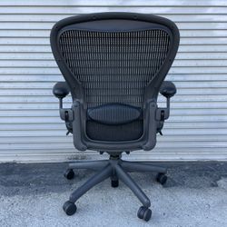 HERMAN MILLER AERON SIZE C FULLY LOADED CHAIR (2ND GEN ) DELIVERY AVAILABLE FOR A FEE