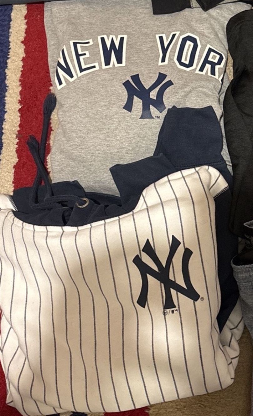 Men’s NY Yankees Hoodies - Size S