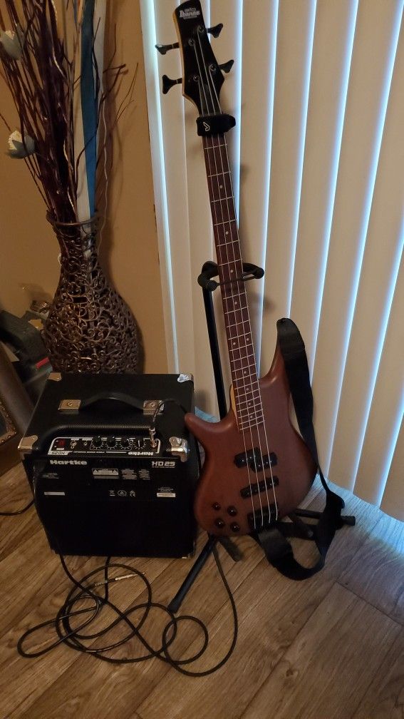 Left-handed Ibanez 4-string Bass & Hartke amp