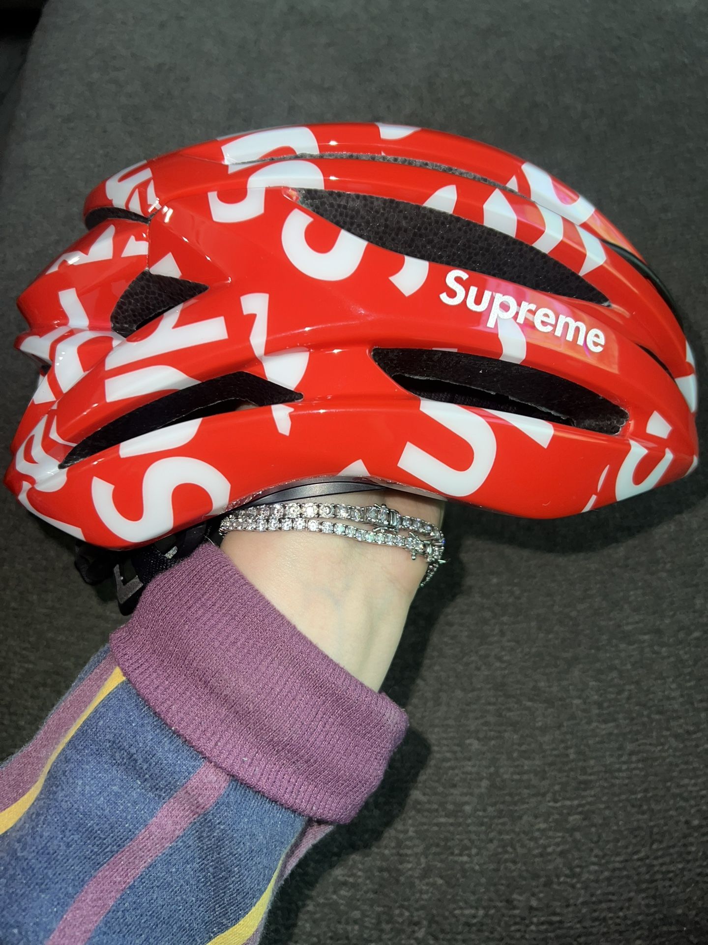 RED SUPREME GIRO SYNTAX MIPS HELMET (S)