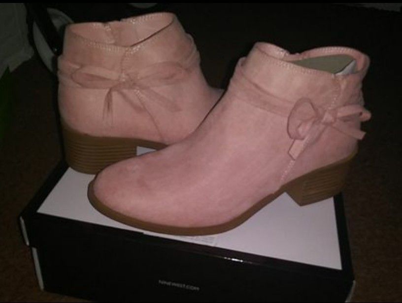 New in box girls boots size 5