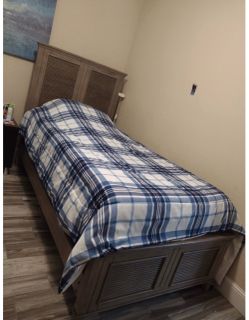 Twin bed and box spring