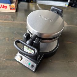 Waring Pro WWM450PC Belgian Waffle Maker Professional Round Tested Working