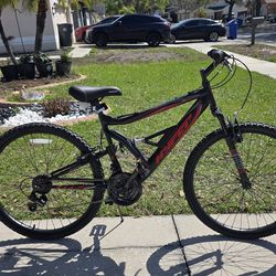 🔥 New Hyper Shocker 26" Full Suspension Mountai🔥 New Hyper Shocker 26" Mountain Bike – $100
Retail $188 + tax — grab this brand‑new mountain bike fo