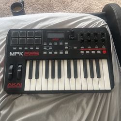 Akai Professional MPK 225 